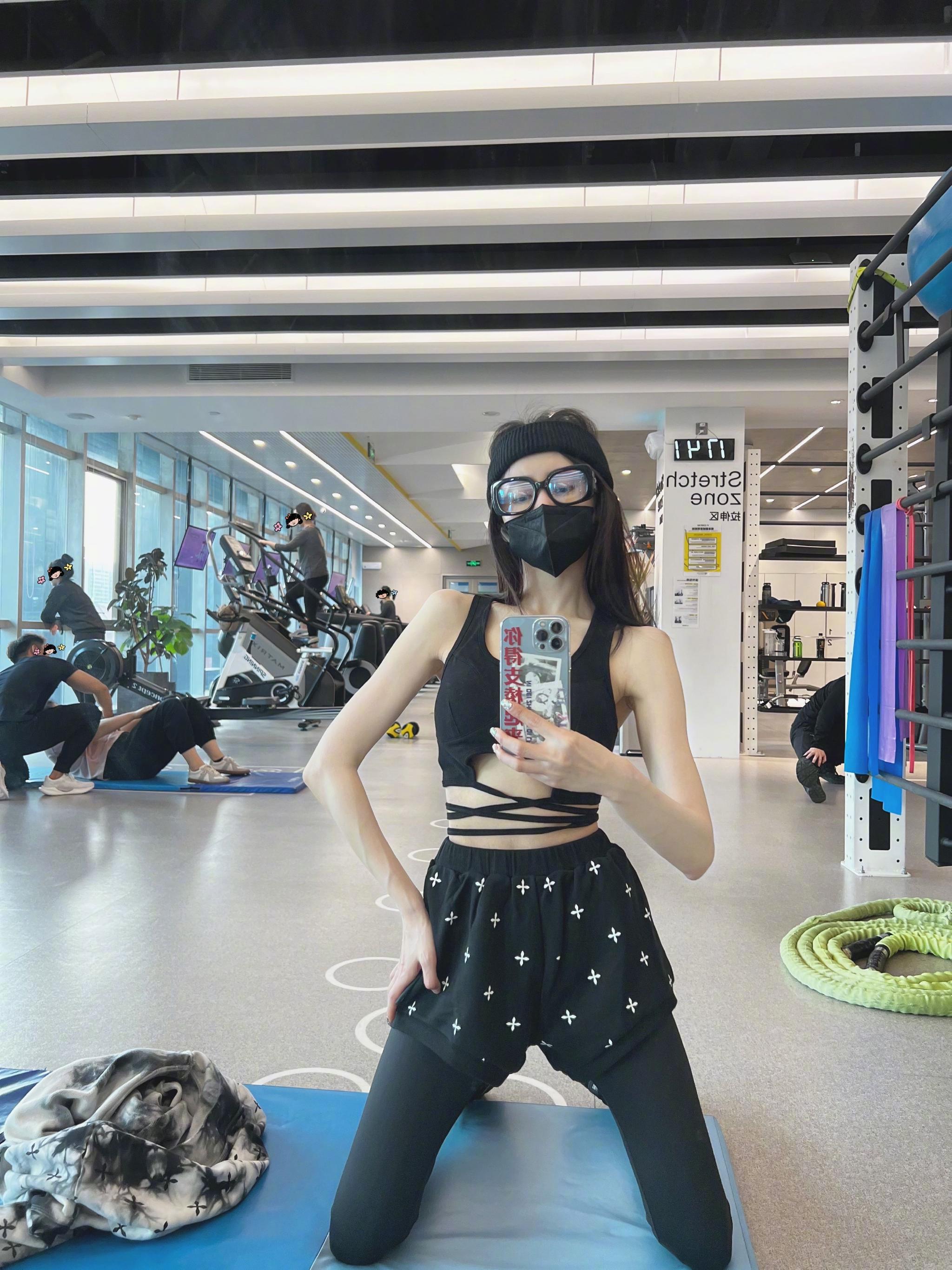 你只看到她的凹凸曲线,却不知她的背后付出|解密|张天爱|健身_新浪