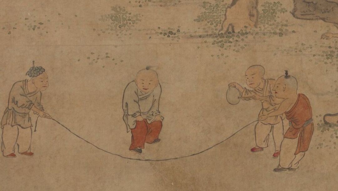 回家的路上,看到街口几个小朋友在跳绳,里面有个小朋友穿的红衣服,又