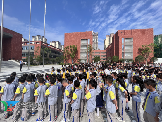 美好生活法典相伴走进沿滩龙湖实验学校