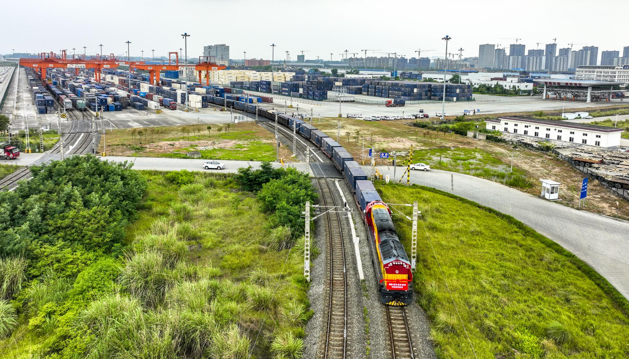 成都拓展中欧班列南通道 保障供应链稳定|成都市|中欧班列|铁路_新浪