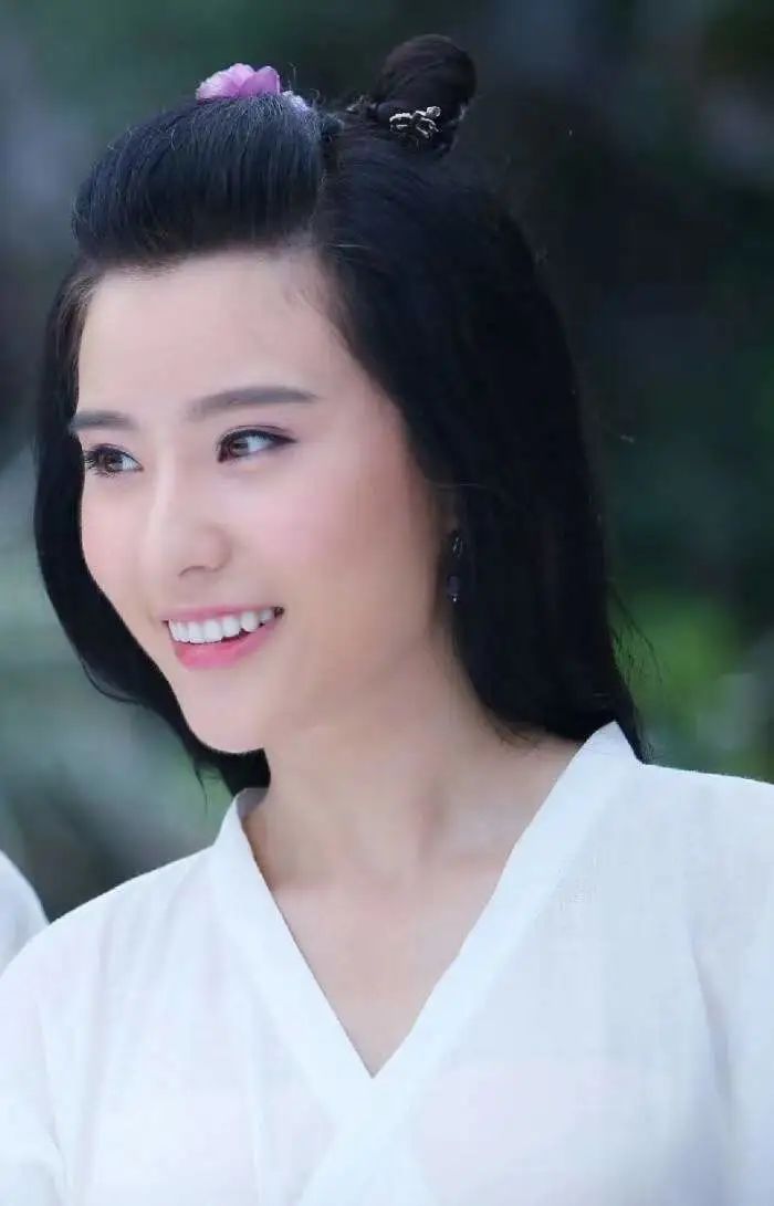 还记得花千骨的轻水吗现在变成健身博主了