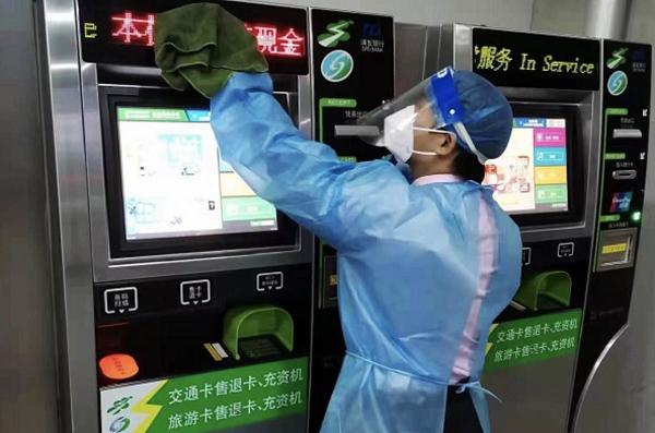地铁站消杀 本文图均为 受访者供图
