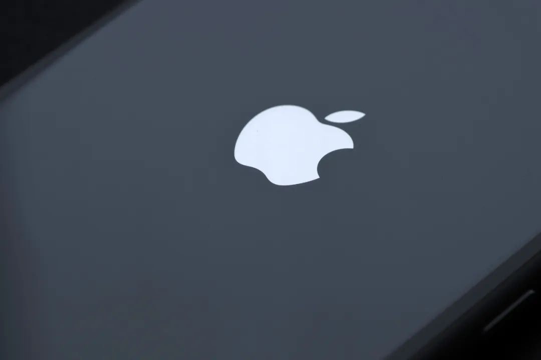 苹果 iPhone 14 Pro 渲染图再曝：「打孔+药丸」设计，还有紫色版本｜最前线休闲区蓝鸢梦想 - Www.slyday.coM