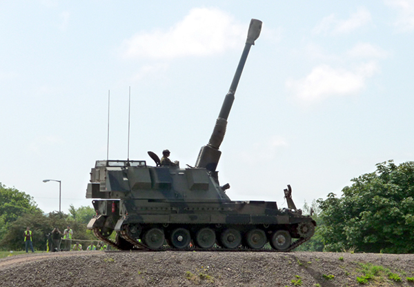 英国向乌克兰提供了as-90履带式自行榴弹炮.