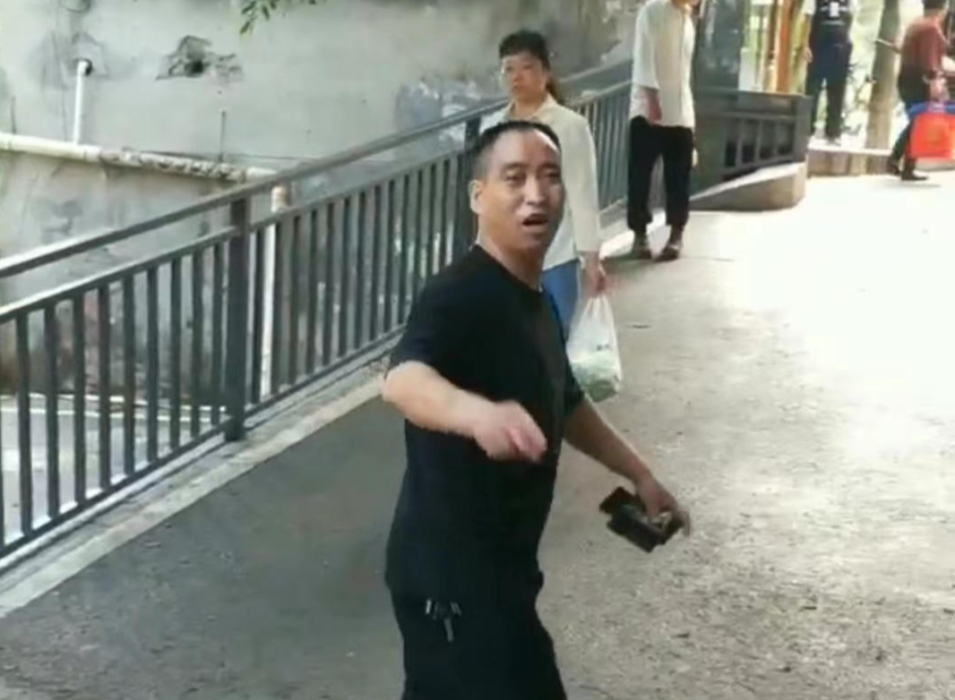 多名男子合力救下13岁落水男孩  获天天正能量见义勇为1万元奖励休闲区蓝鸢梦想 - Www.slyday.coM