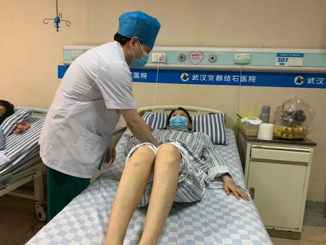 一口粽子下肚引发胆绞痛，女子紧急就医笑称吃了个“天价”粽