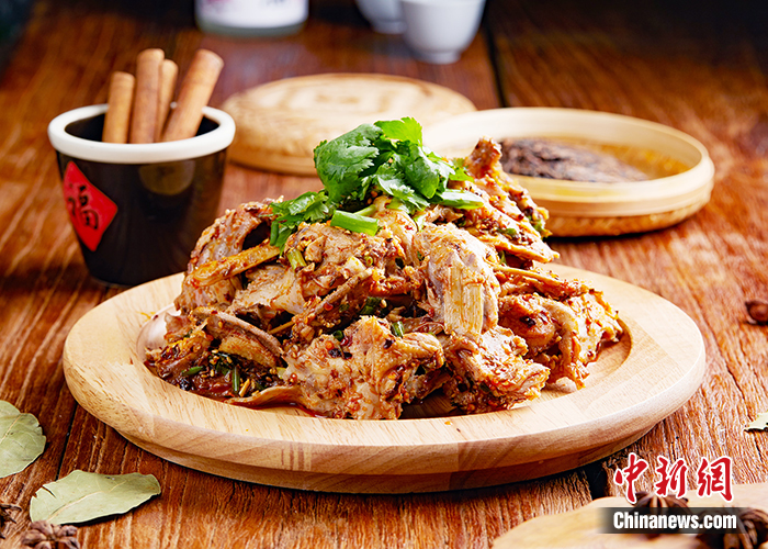 【寻味中华】沈阳鸡架:爱"嗦啰"味道,更难忘热闹