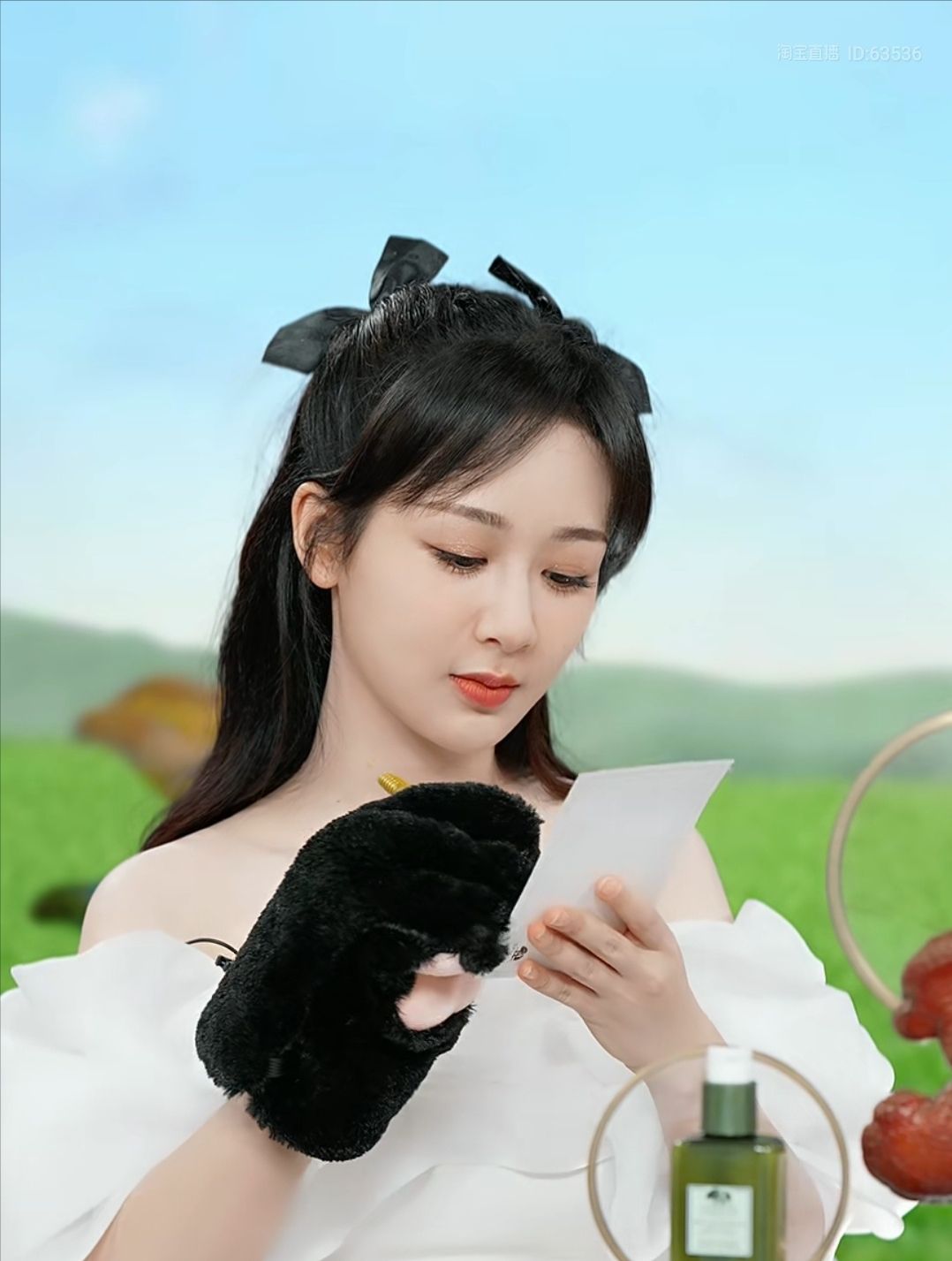 杨紫出席品牌直播活动，眼睛又大又亮，扑闪扑闪，好像个小猫咪休闲区蓝鸢梦想 - Www.slyday.coM