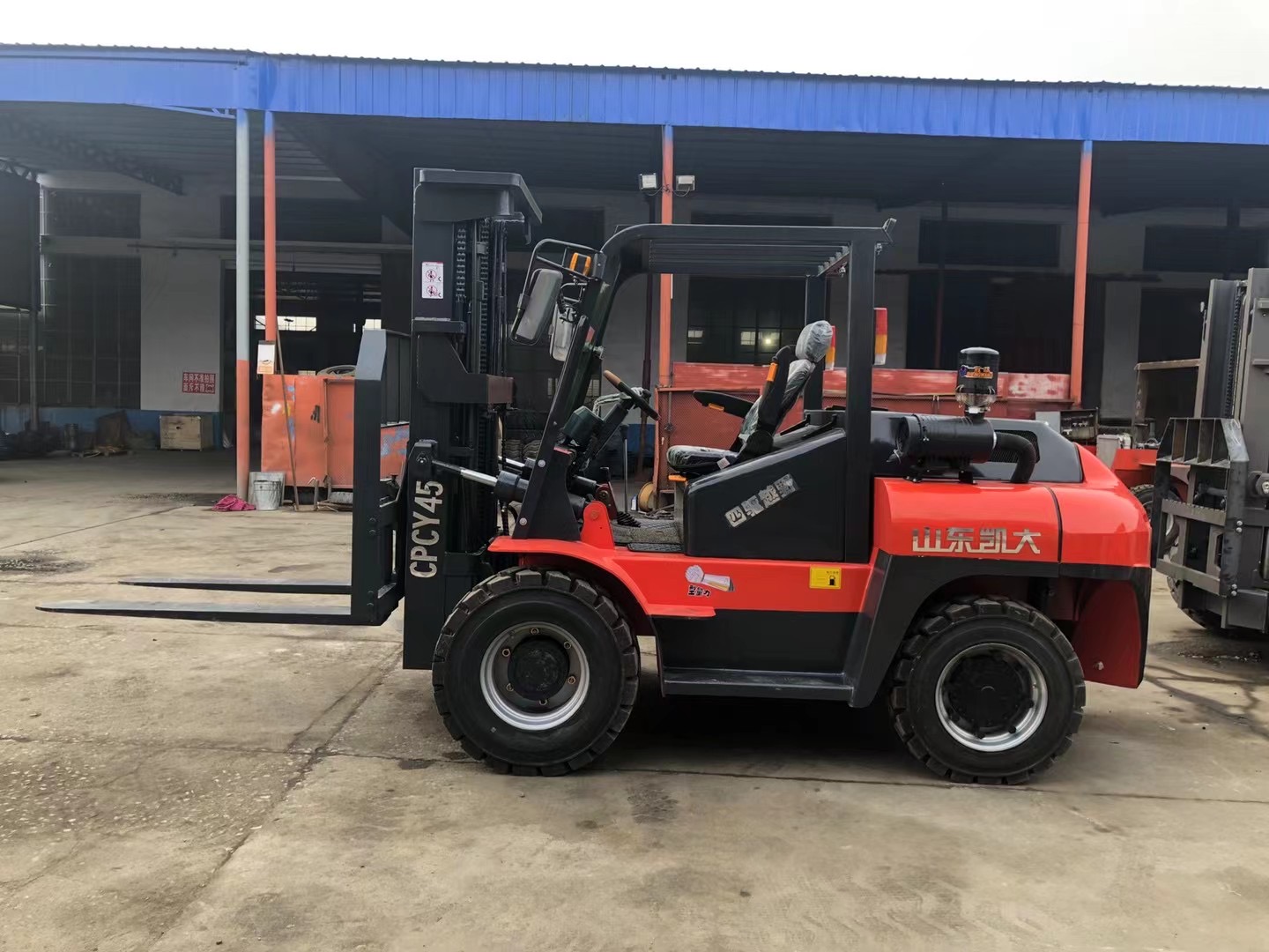 凯大越野叉车优质零配件精匠打造而成用心制作每一台越野叉车