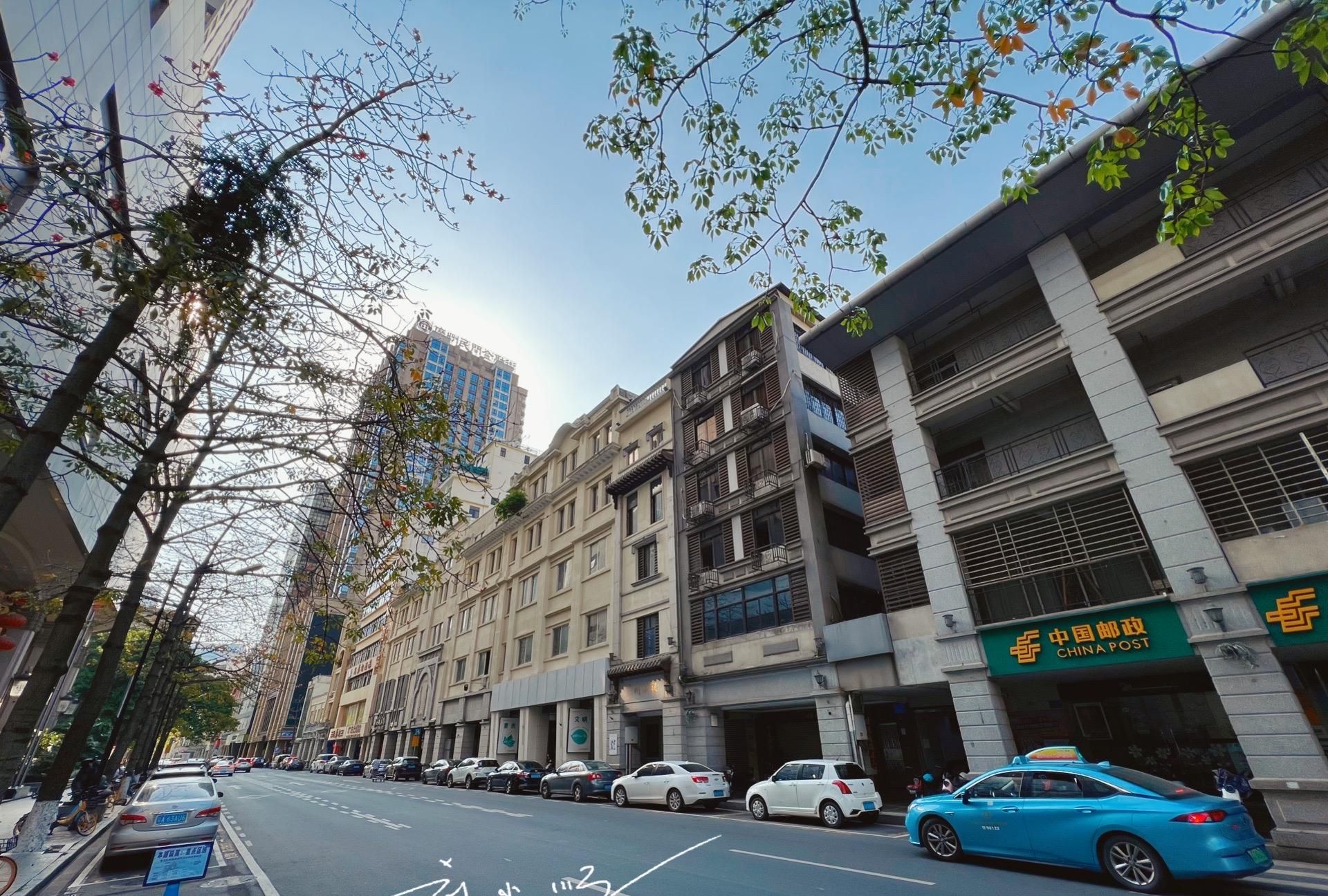 实拍广州长堤大马路珠江边的民间金融街游客广版华尔街