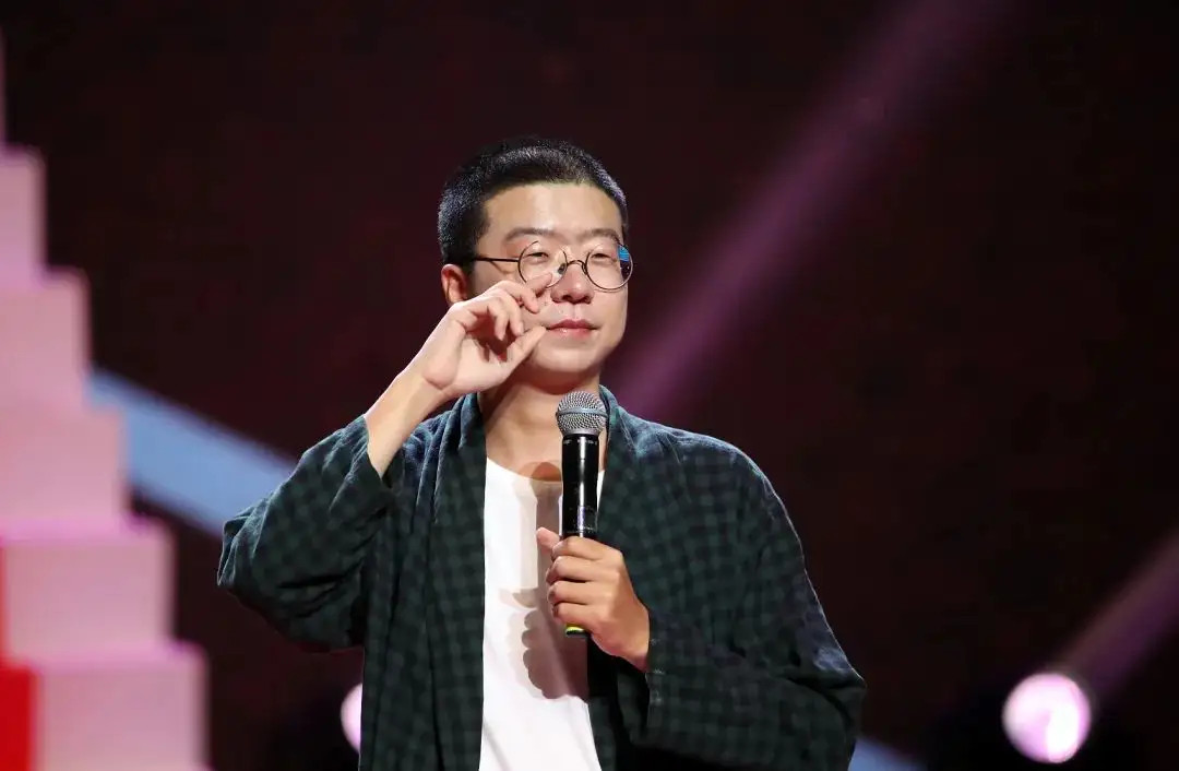 但是腾讯的很多室内综艺都有李诞的身影