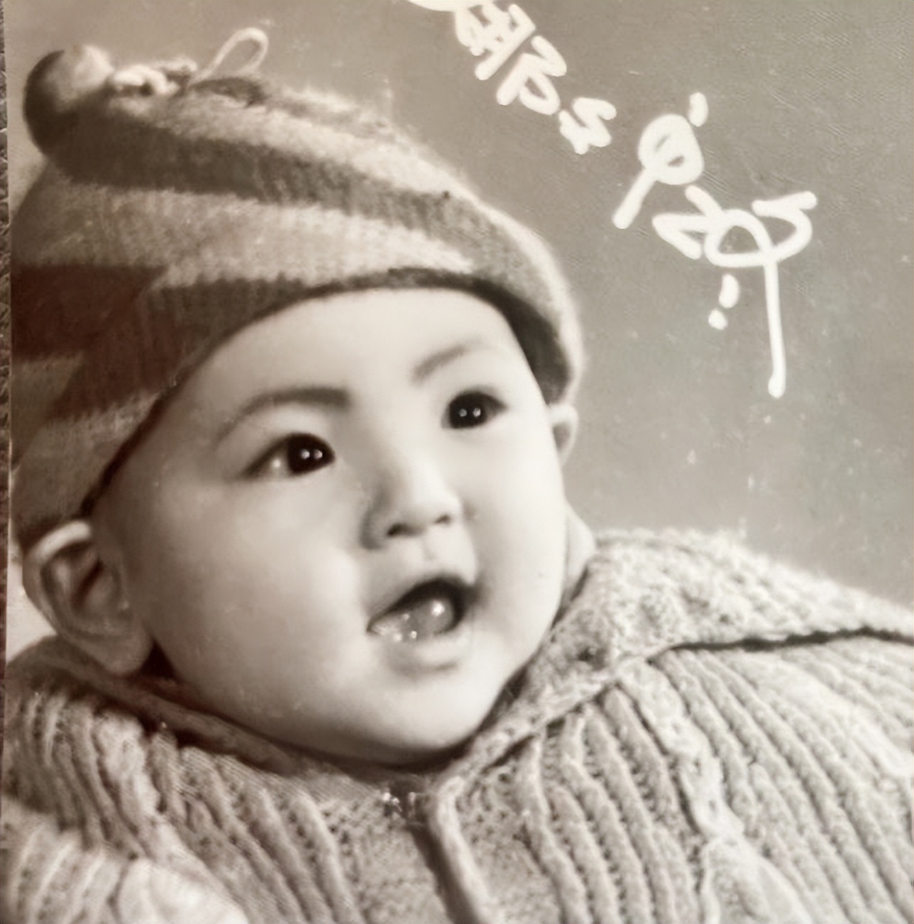 沈腾姐姐晒沈腾婴儿时期全家福用温馨的方式庆祝六一儿童节