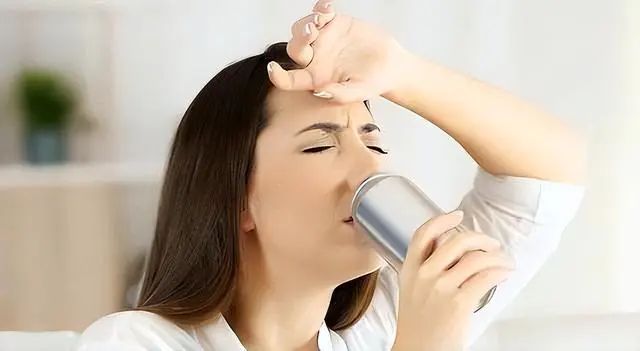 把这里的硬块揉开，气血不足、上热下寒的人，这样做就对了休闲区蓝鸢梦想 - Www.slyday.coM