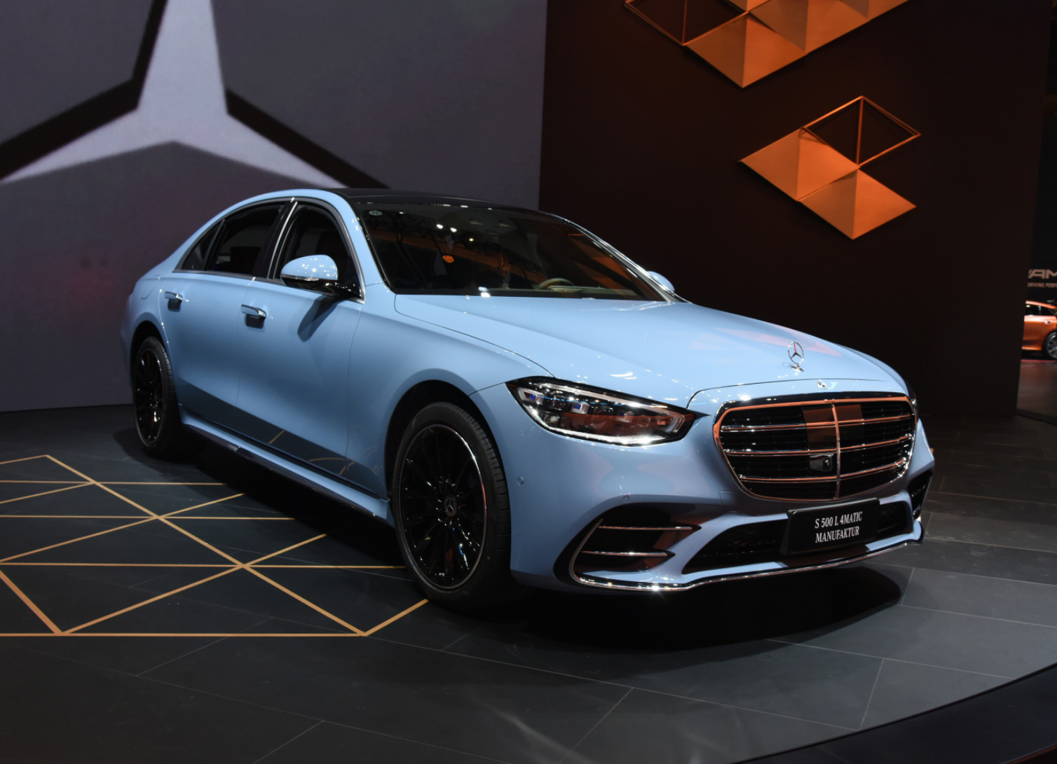 车展实拍奔驰s500l定制版新车有哪些看点