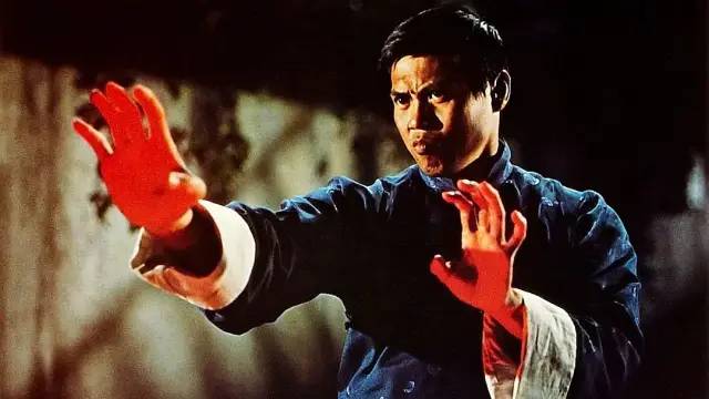 同时期他在港台所拍摄的电影,几乎都是一些低成本作品,如《塘西风月痕