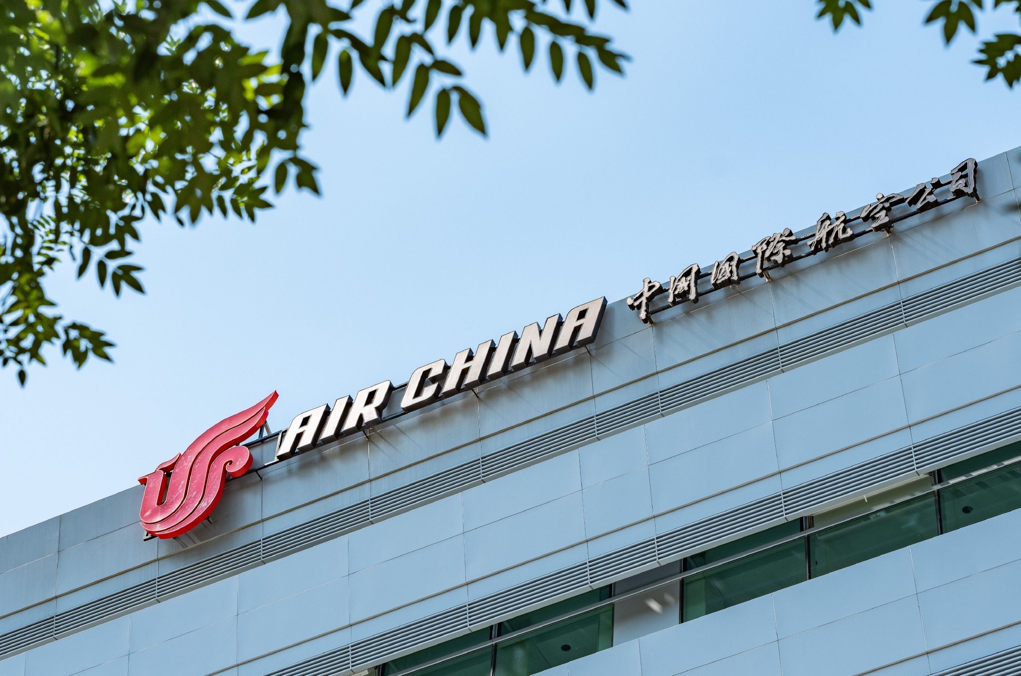 长江商报记者 沈右荣视觉中国图全球疫情持续蔓延,民用航空遭遇执创