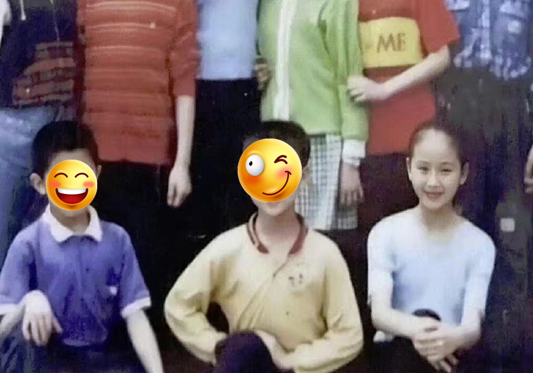 明星罕见童年照：赵丽颖年代感十足，沈腾憨萌可爱，林志玲反差大休闲区蓝鸢梦想 - Www.slyday.coM