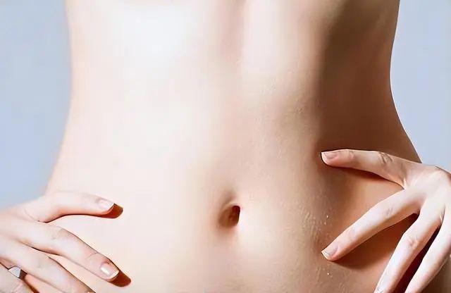 把这里的硬块揉开，气血不足、上热下寒的人，这样做就对了休闲区蓝鸢梦想 - Www.slyday.coM