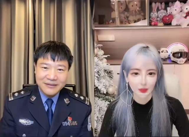 反诈老陈疑似翻车，连麦女主播做不雅动作，反复暗示女性隐私部位休闲区蓝鸢梦想 - Www.slyday.coM