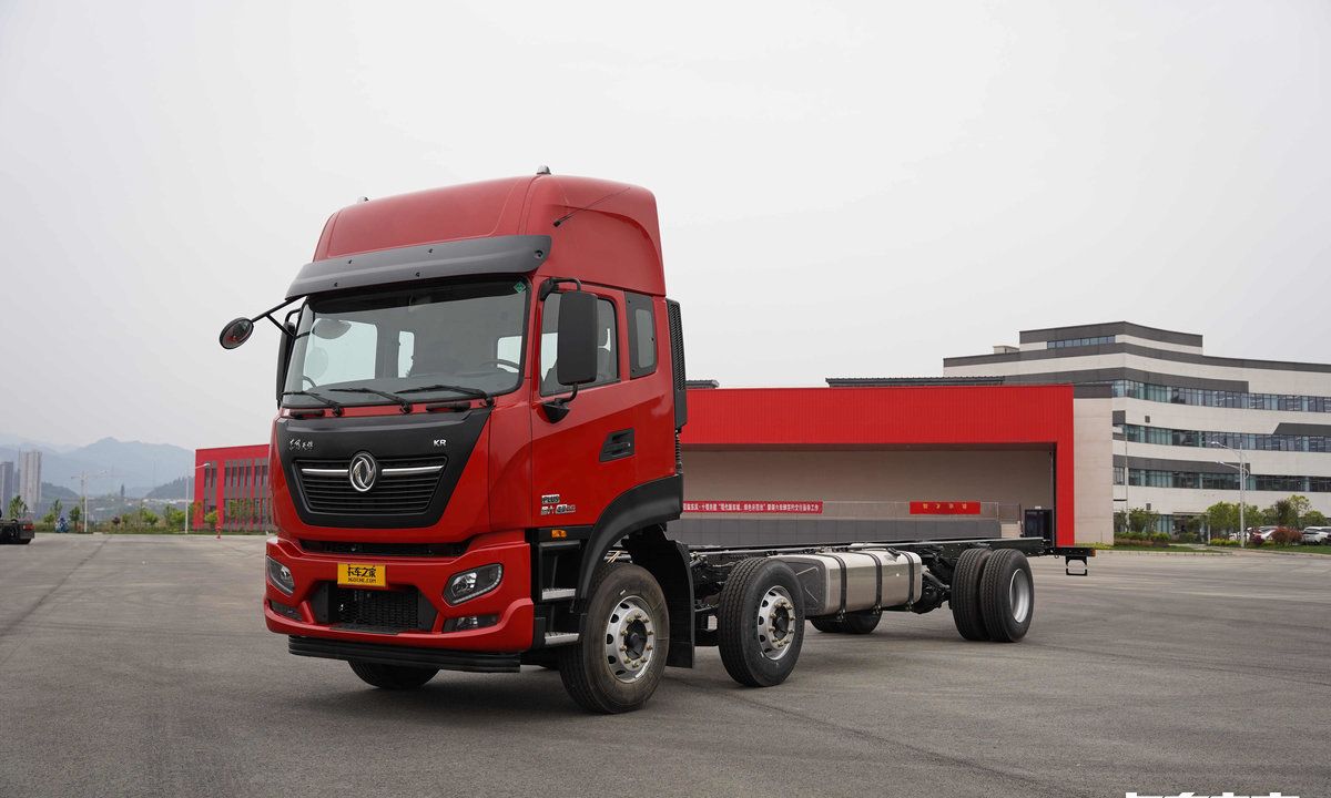 龙擎六缸340马力实拍天锦krplus载货车卧铺最宽1米2