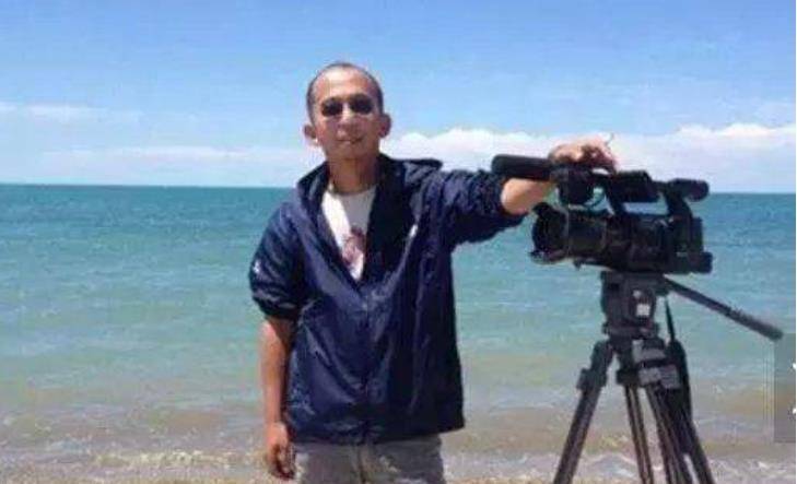 嘲笑比黄渤还“丑”,跑龙套20年后转型当导演,老婆美若天仙休闲区蓝鸢梦想 - Www.slyday.coM 嘲笑比黄渤还“丑”,跑龙套20年后转型当导演,老婆美若天仙休闲区蓝鸢梦想 - Www.slyday.coM