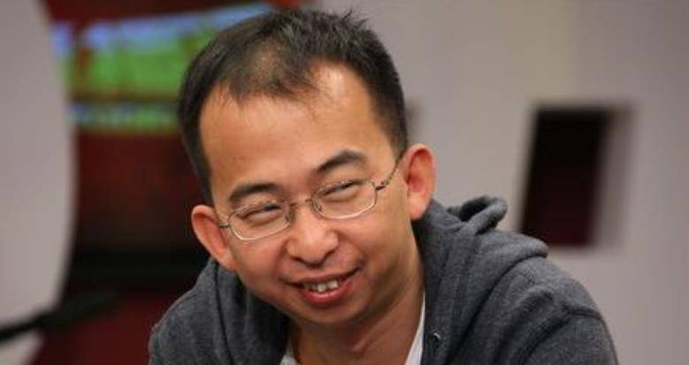 嘲笑比黄渤还“丑”,跑龙套20年后转型当导演,老婆美若天仙休闲区蓝鸢梦想 - Www.slyday.coM 嘲笑比黄渤还“丑”,跑龙套20年后转型当导演,老婆美若天仙休闲区蓝鸢梦想 - Www.slyday.coM