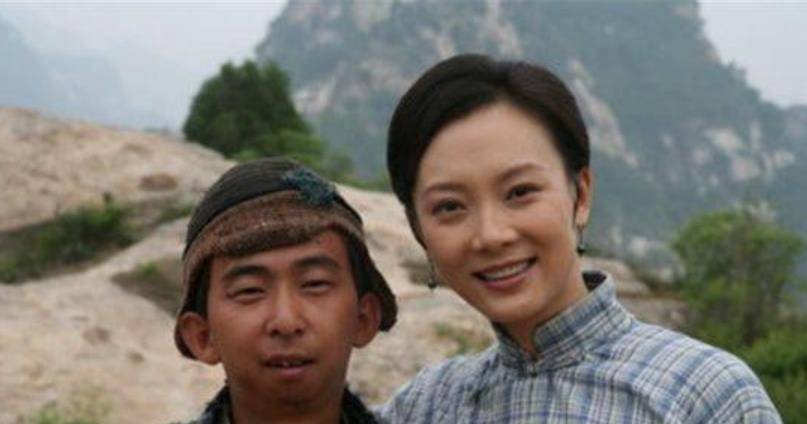 嘲笑比黄渤还“丑”,跑龙套20年后转型当导演,老婆美若天仙休闲区蓝鸢梦想 - Www.slyday.coM 嘲笑比黄渤还“丑”,跑龙套20年后转型当导演,老婆美若天仙休闲区蓝鸢梦想 - Www.slyday.coM