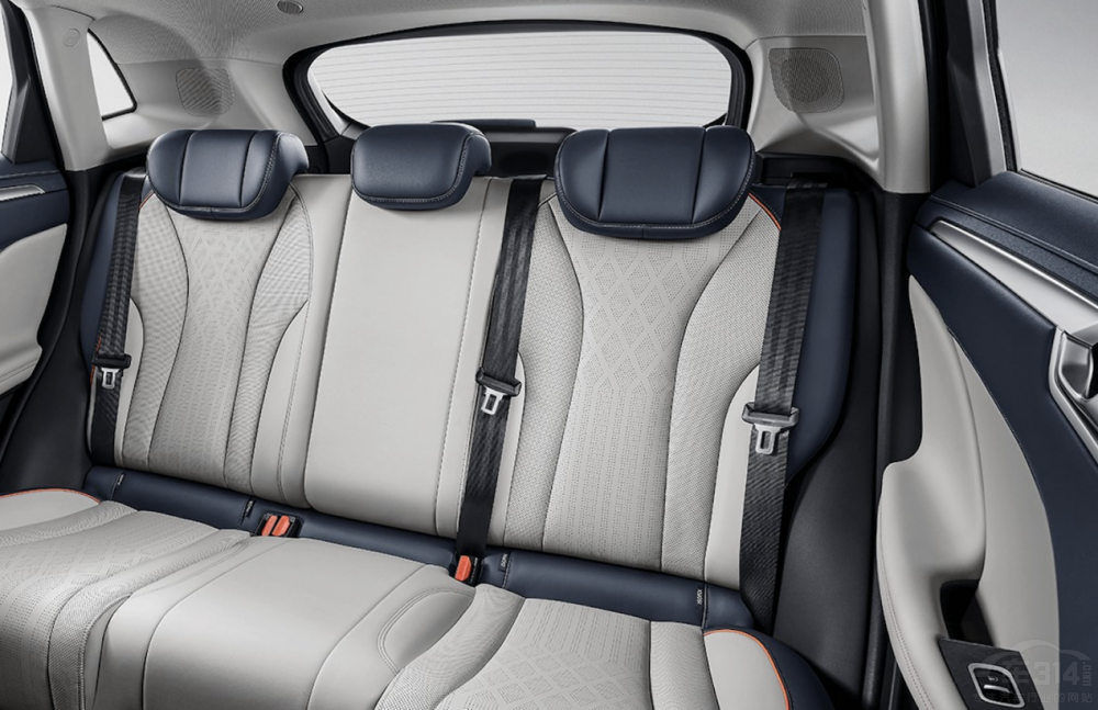 自主插混也这么卷吗？比亚迪对比WEY谁更值得选？休闲区蓝鸢梦想 - Www.slyday.coM