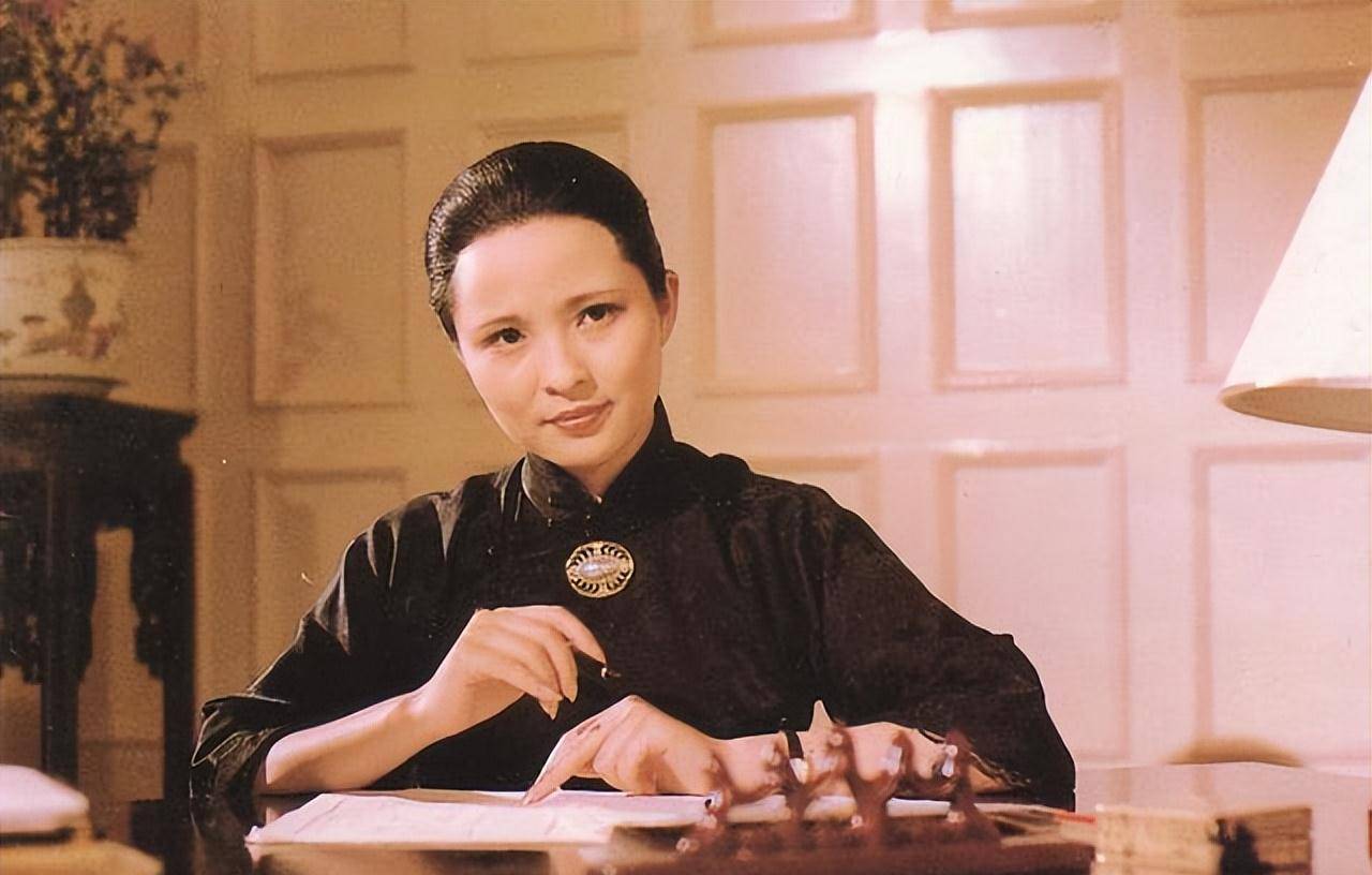 80年代明星李羚嫁给初恋丈夫是平凡的老师婚房是10平米车库