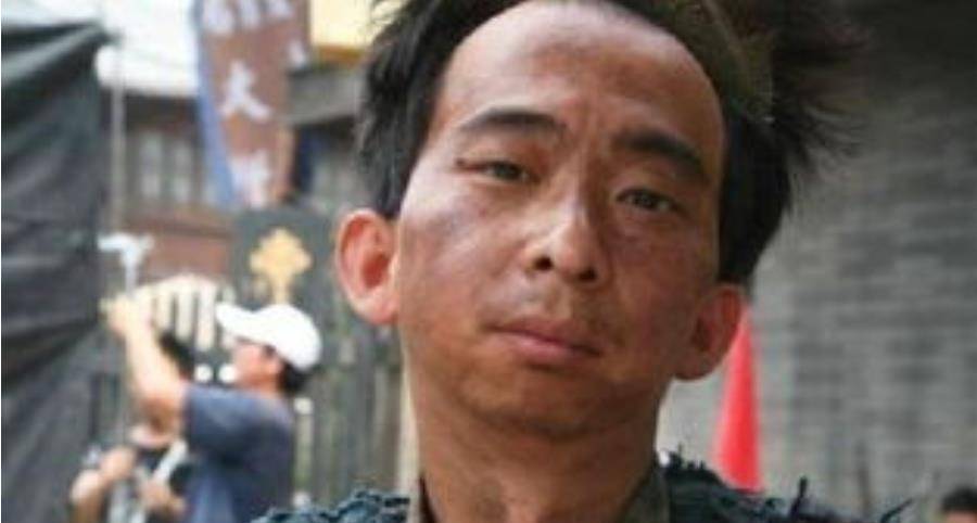 嘲笑比黄渤还“丑”,跑龙套20年后转型当导演,老婆美若天仙休闲区蓝鸢梦想 - Www.slyday.coM 嘲笑比黄渤还“丑”,跑龙套20年后转型当导演,老婆美若天仙休闲区蓝鸢梦想 - Www.slyday.coM