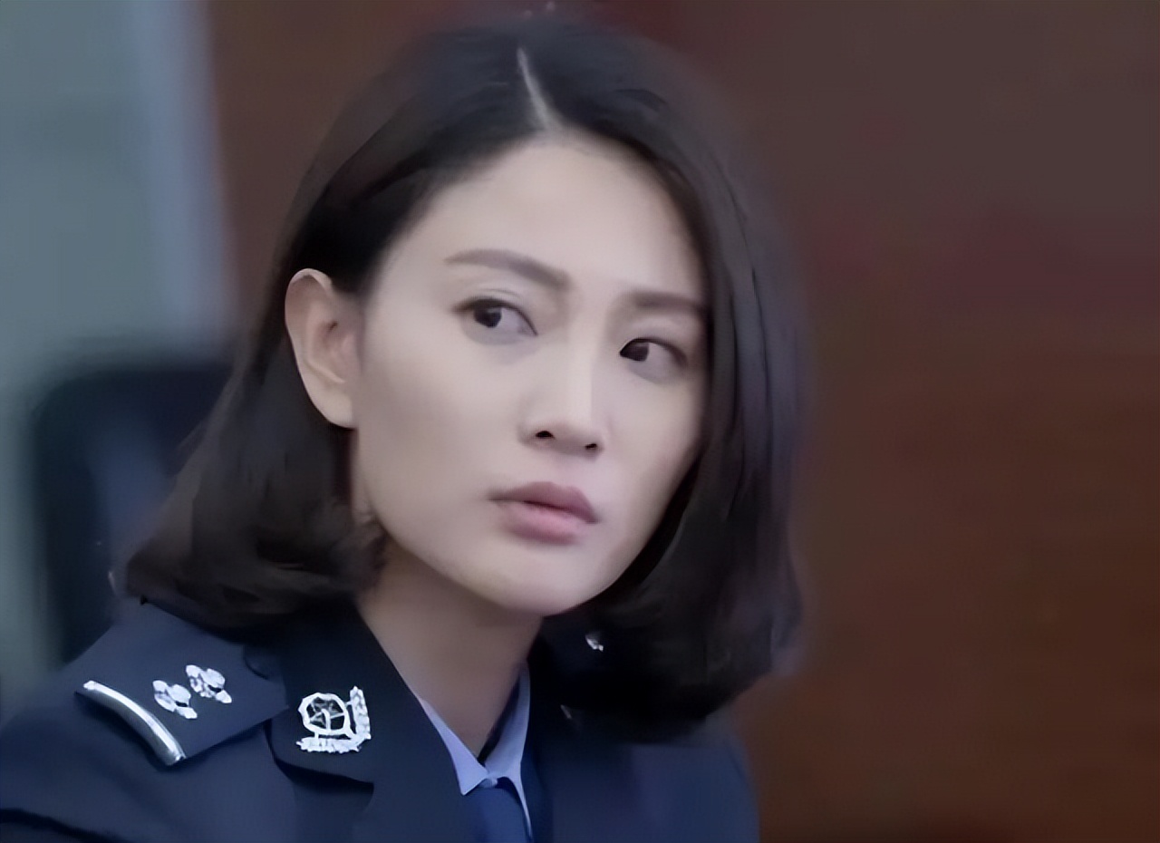 在之后的《警花与警犬》中,侯梦莎再次扮演警花角色.