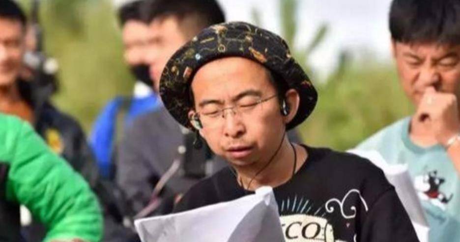 嘲笑比黄渤还“丑”,跑龙套20年后转型当导演,老婆美若天仙休闲区蓝鸢梦想 - Www.slyday.coM 嘲笑比黄渤还“丑”,跑龙套20年后转型当导演,老婆美若天仙休闲区蓝鸢梦想 - Www.slyday.coM