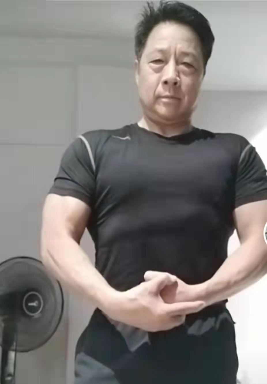 胡建顺与新疆男篮以及部分篮球运动员关系较好,其中便包括杜锋,在胡