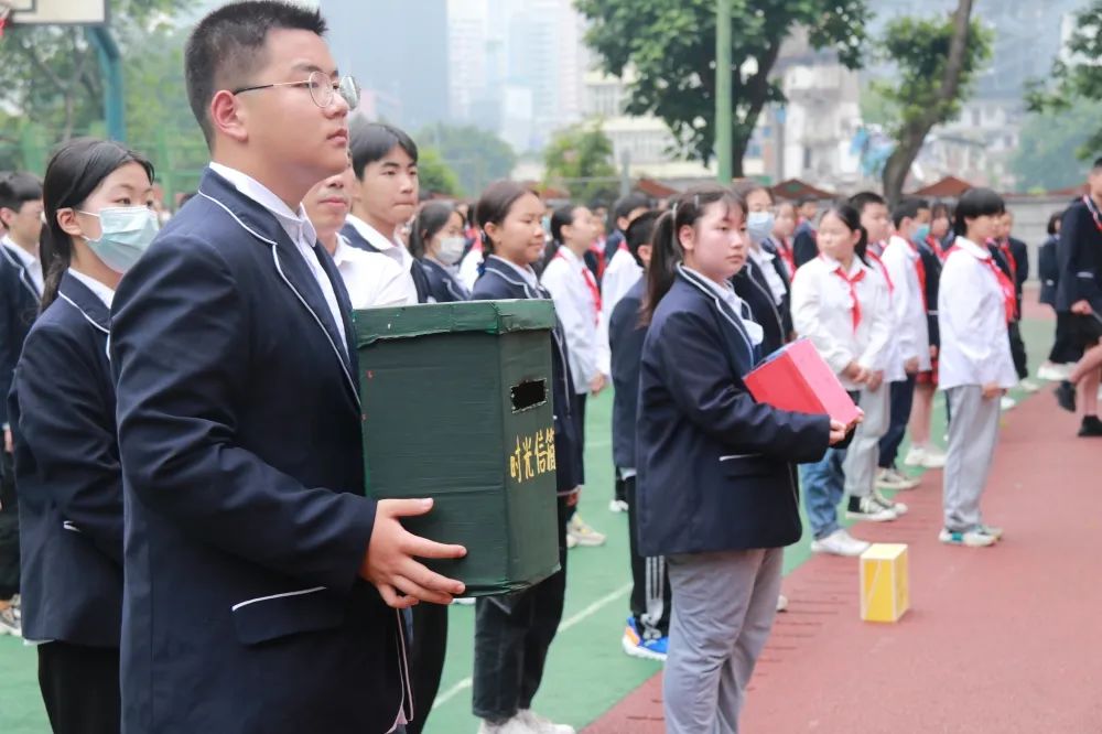 重庆市一一一中学校喜迎二十大青春正向上离队入团仪式