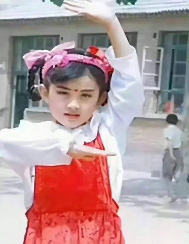 明星罕见童年照:赵丽颖年代感十足,沈腾灵动可爱,林志玲反差大休闲区蓝鸢梦想 - Www.slyday.coM 明星罕见童年照:赵丽颖年代感十足,沈腾灵动可爱,林志玲反差大休闲区蓝鸢梦想 - Www.slyday.coM