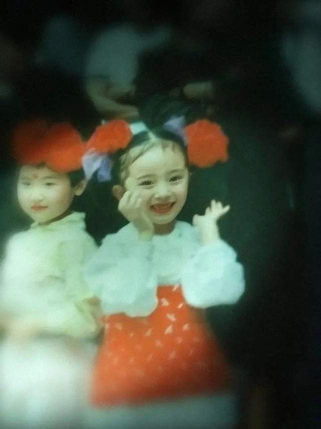 明星罕见童年照:赵丽颖年代感十足,沈腾灵动可爱,林志玲反差大休闲区蓝鸢梦想 - Www.slyday.coM 明星罕见童年照:赵丽颖年代感十足,沈腾灵动可爱,林志玲反差大休闲区蓝鸢梦想 - Www.slyday.coM