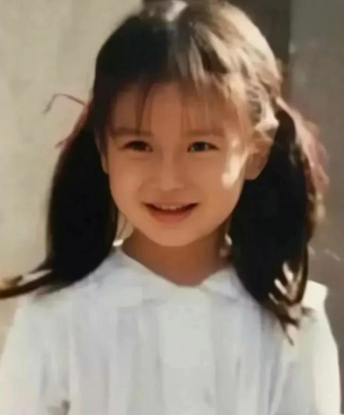 明星罕见童年照：赵丽颖年代感十足，沈腾憨萌可爱，林志玲反差大休闲区蓝鸢梦想 - Www.slyday.coM