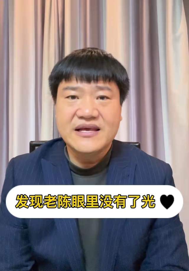 反诈老陈疑似翻车，连麦女主播做不雅动作，反复暗示女性隐私部位休闲区蓝鸢梦想 - Www.slyday.coM