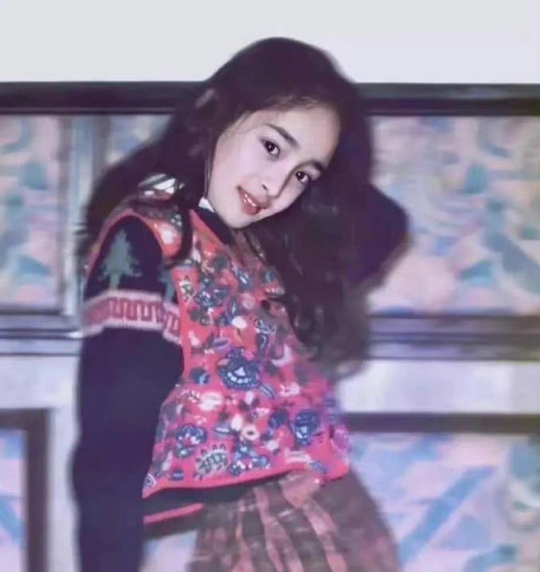 明星罕见童年照：赵丽颖年代感十足，沈腾憨萌可爱，林志玲反差大休闲区蓝鸢梦想 - Www.slyday.coM