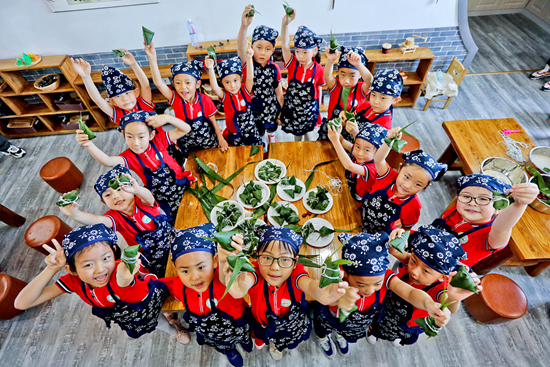 &nbsp;&nbsp;&nbsp;&nbsp;2021��6��9�գ�������Ҵ����������һ�׶�԰��С������չʾ�Լ����ְ������ӡ��Ӿ��й���ͼ������ͼƬ��