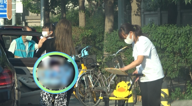 释小龙已结婚生女？狗仔疑曝光释小龙老婆带娃出行，女儿正脸首曝光休闲区蓝鸢梦想 - Www.slyday.coM