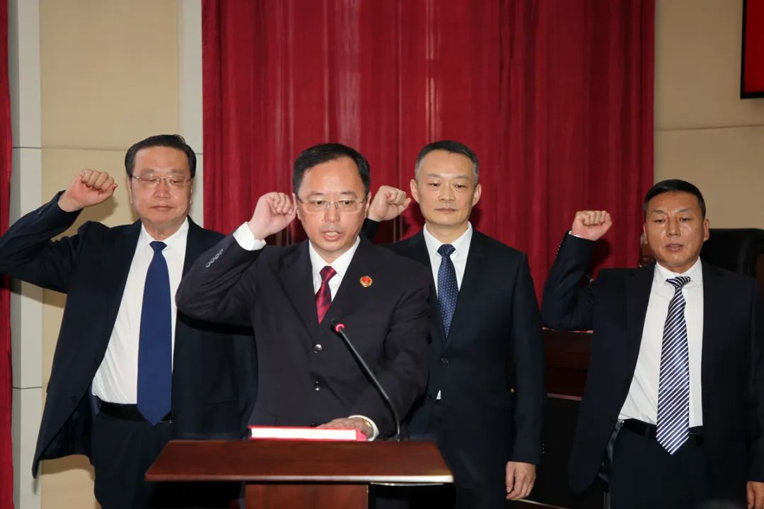副主任都兴伟,包春晖,王润清,王国栋,秘书长范兴华,副市长张巍,市中级