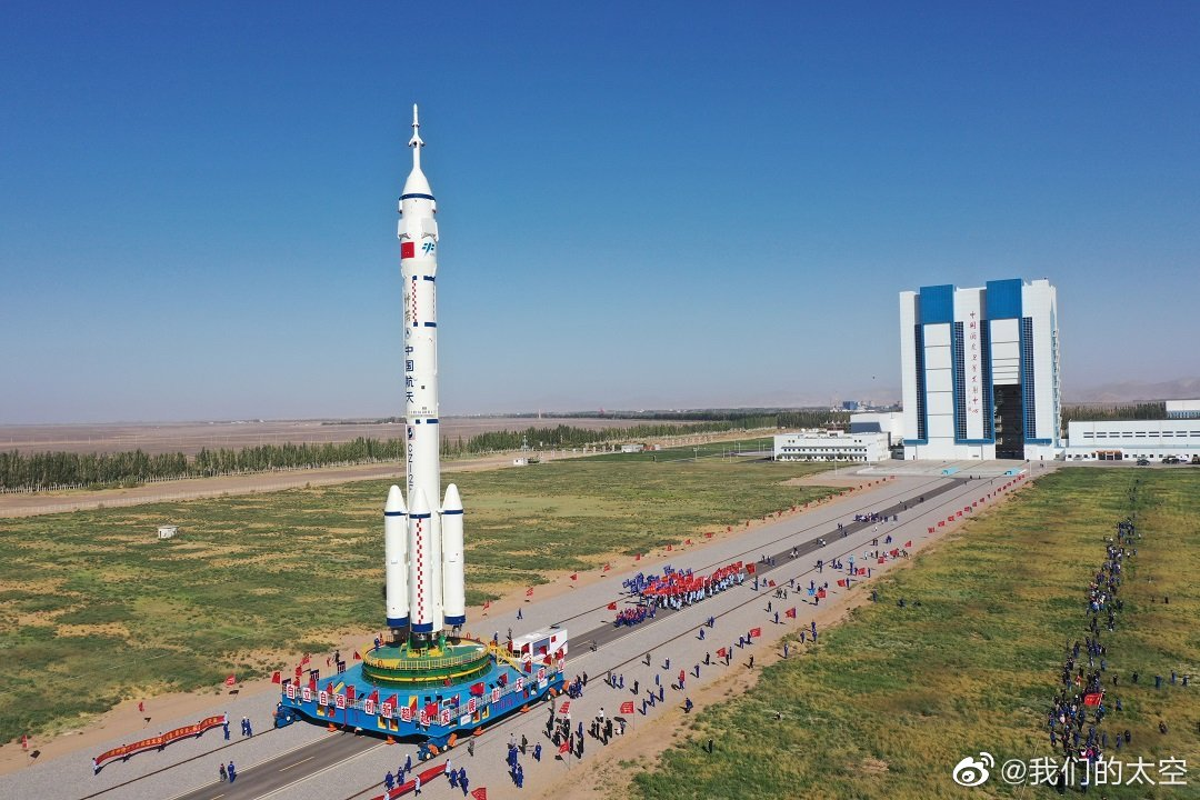 神舟十四号载人飞船已转运至酒泉卫星发射中心的发射区&nbsp;图源