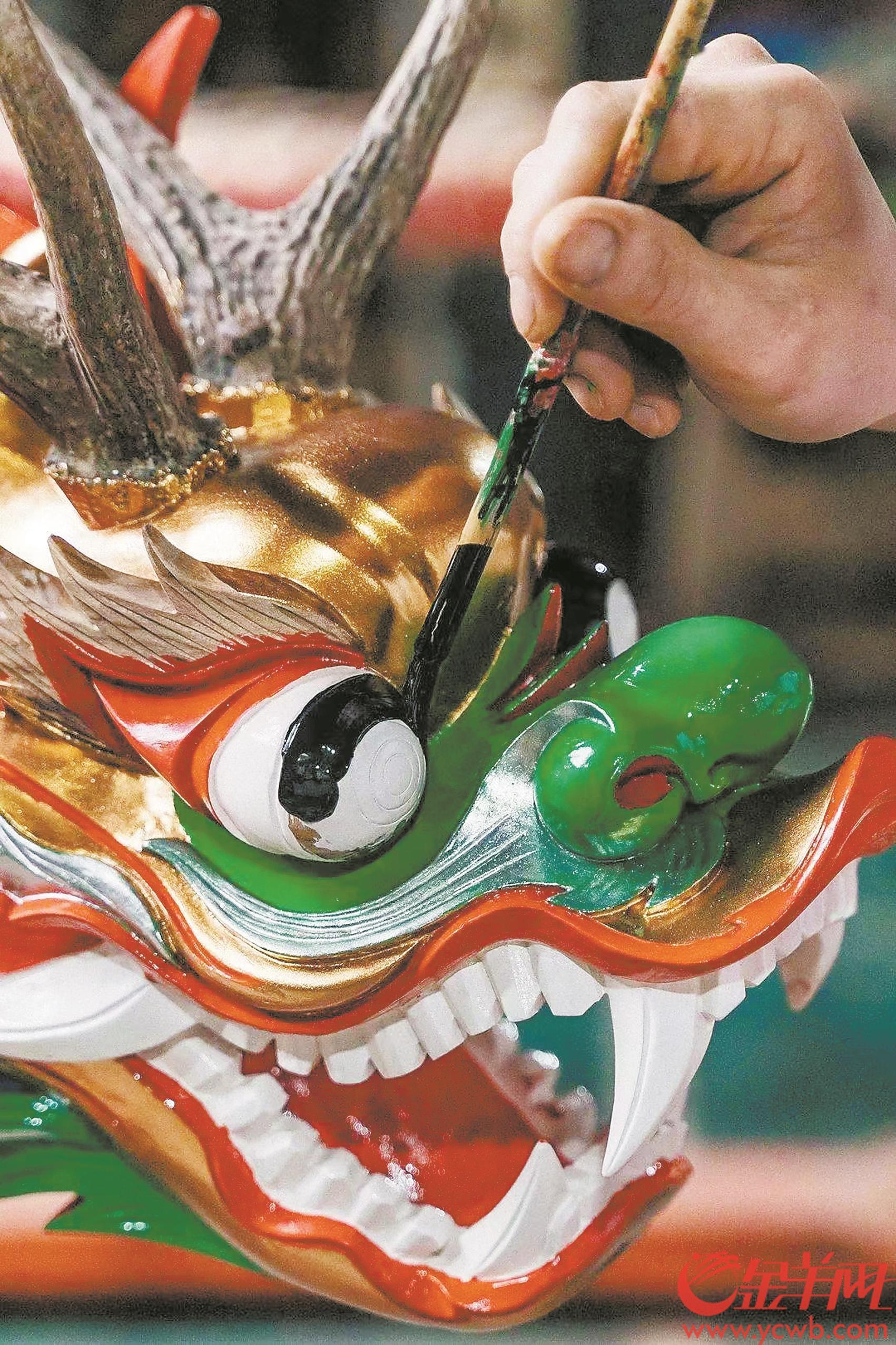 【网络中国节·端午】龙船头背后的匠心传承——他们将广州民俗文化 一刀一刀刻进龙头里休闲区蓝鸢梦想 - Www.slyday.coM