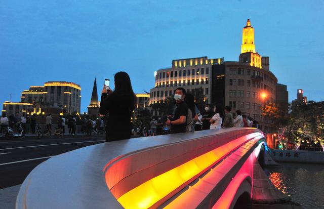 上海“法师桥”成为市民迎接复苏打卡点，上海回来了休闲区蓝鸢梦想 - Www.slyday.coM