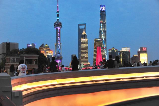 上海“法师桥”成为市民迎接复苏打卡点，上海回来了休闲区蓝鸢梦想 - Www.slyday.coM