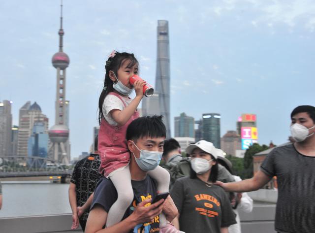 上海“法师桥”成为市民迎接复苏打卡点，上海回来了休闲区蓝鸢梦想 - Www.slyday.coM