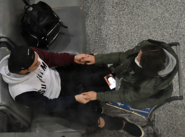 释小龙已结婚生女？狗仔疑曝光释小龙老婆带娃出行，女儿正脸首曝光休闲区蓝鸢梦想 - Www.slyday.coM