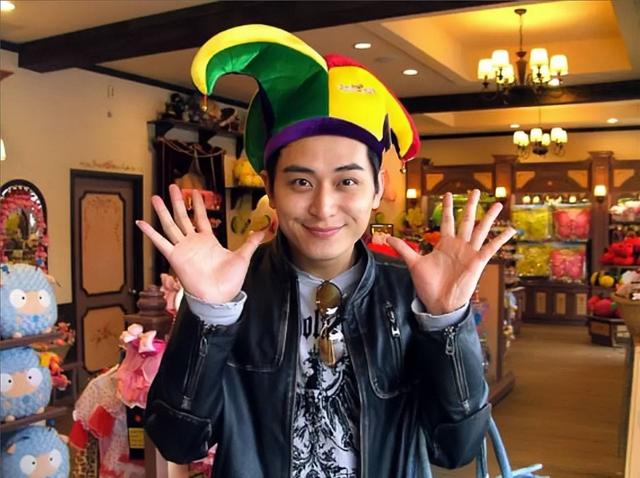 突发！台湾知名男星全家确诊，被儿子妻子传染，康复后后遗症明显休闲区蓝鸢梦想 - Www.slyday.coM