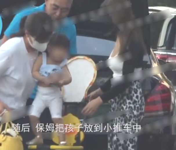 释小龙已结婚生女？狗仔疑曝光释小龙老婆带娃出行，女儿正脸首曝光休闲区蓝鸢梦想 - Www.slyday.coM